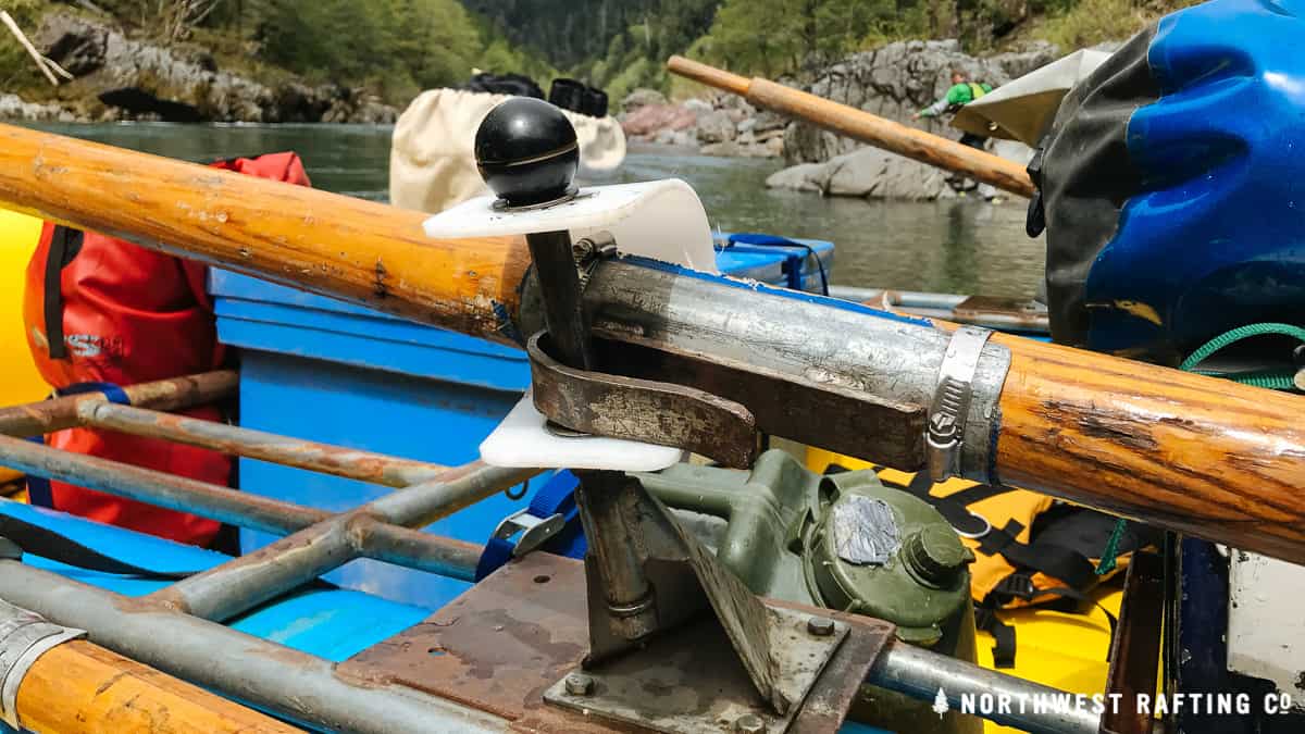 Pin and Clip Attachment for Oar Rafts