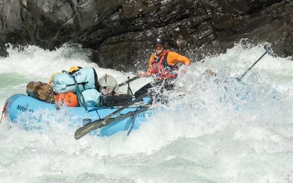Rowing Green Wall Rapid on the Illinois River