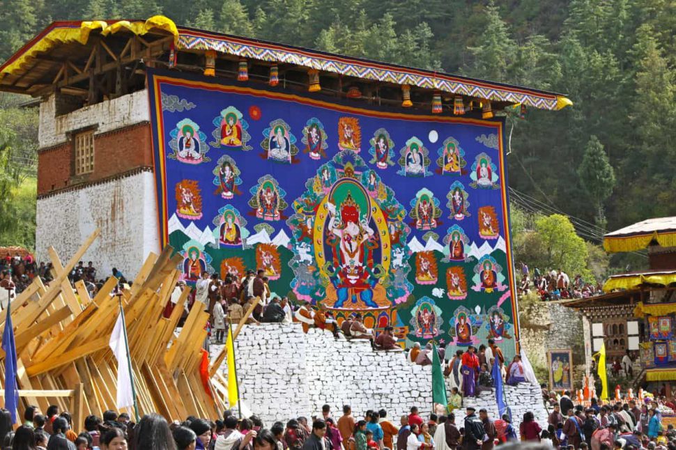 Viewing the new thangka just outside the Paro Dzong Viewing the new thangka just outside the Paro Dzong