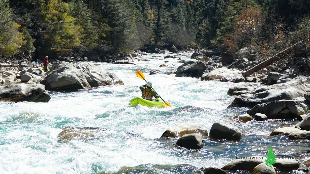 Paddling the Mo Chhu downstream of the Masang Gang Chhu