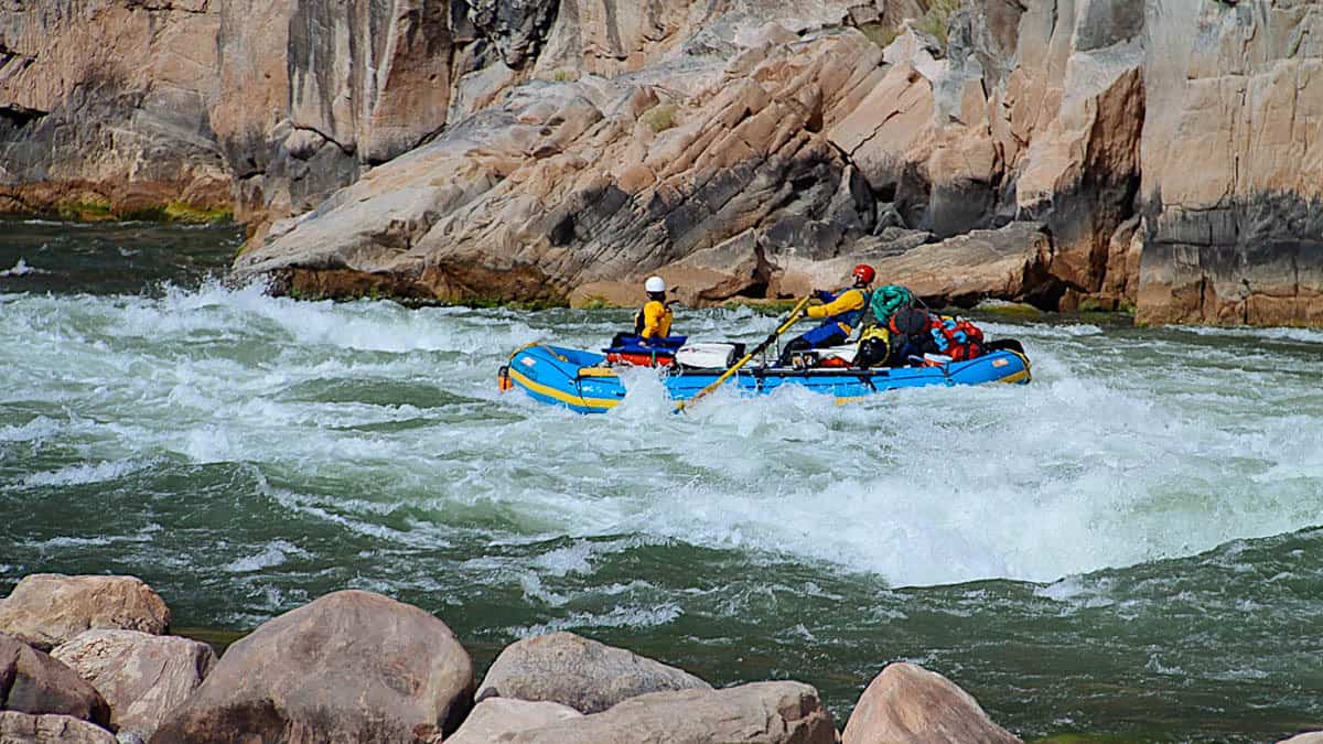 Rowing Typical Rapids on the Grand Canyon