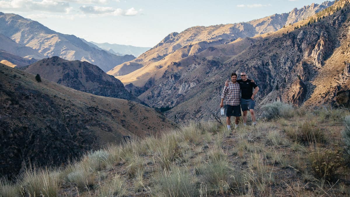 Hiking the ridgeline to Aparejo Point